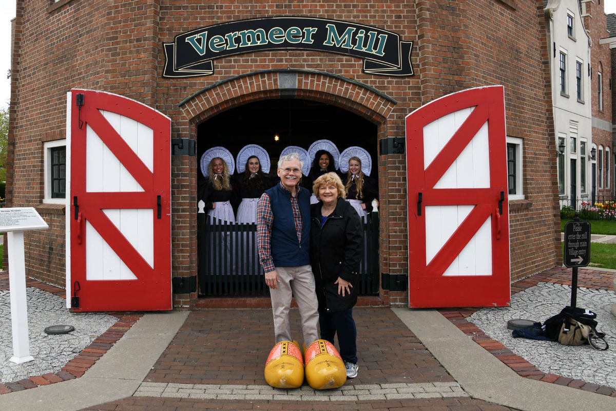 197 Dave and Bernice Mettenbrink with the Royal Court.JPG